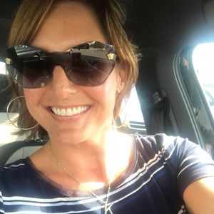 Meet your Posher, Kelly! More to come in this wk!